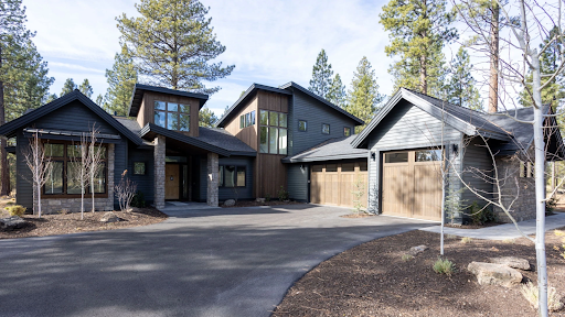 custom-home-construction-oregon Contemporary home design by custom construction company in Oregon